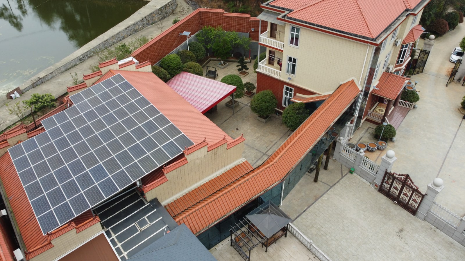 太陽能光伏發(fā)電.jpg 太陽能光伏發(fā)電.jpg