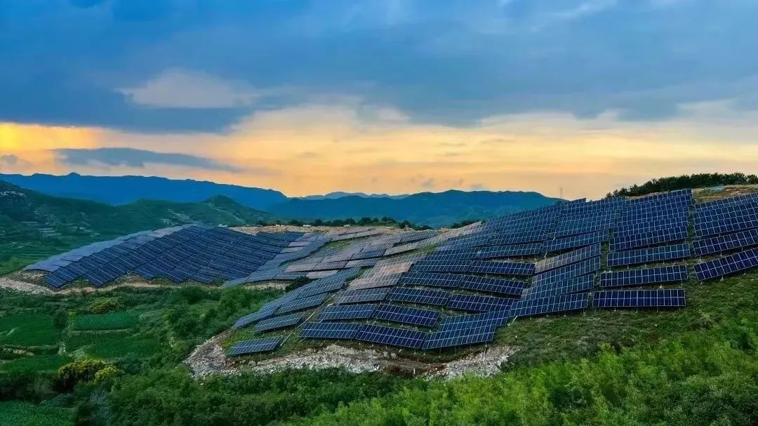 中央定調(diào)，發(fā)改委政策“三連發(fā)”，260億補(bǔ)貼到賬，光伏一周迎四大利好！