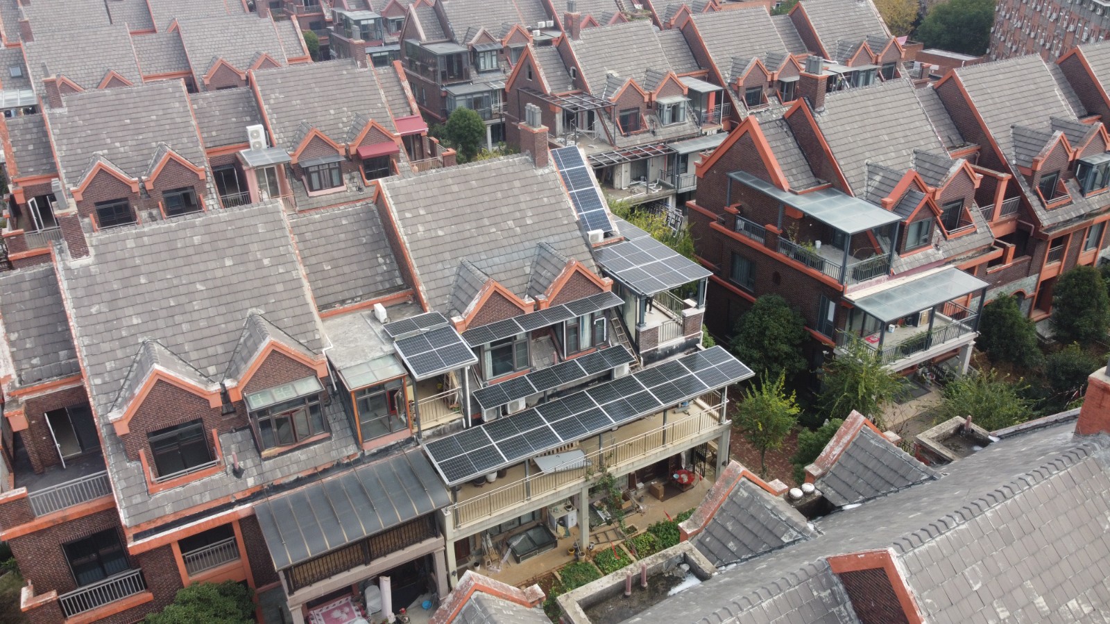 兩部門：研發(fā)新型光伏一體化技術(shù)體系等 支撐城鎮(zhèn)低碳系統(tǒng)