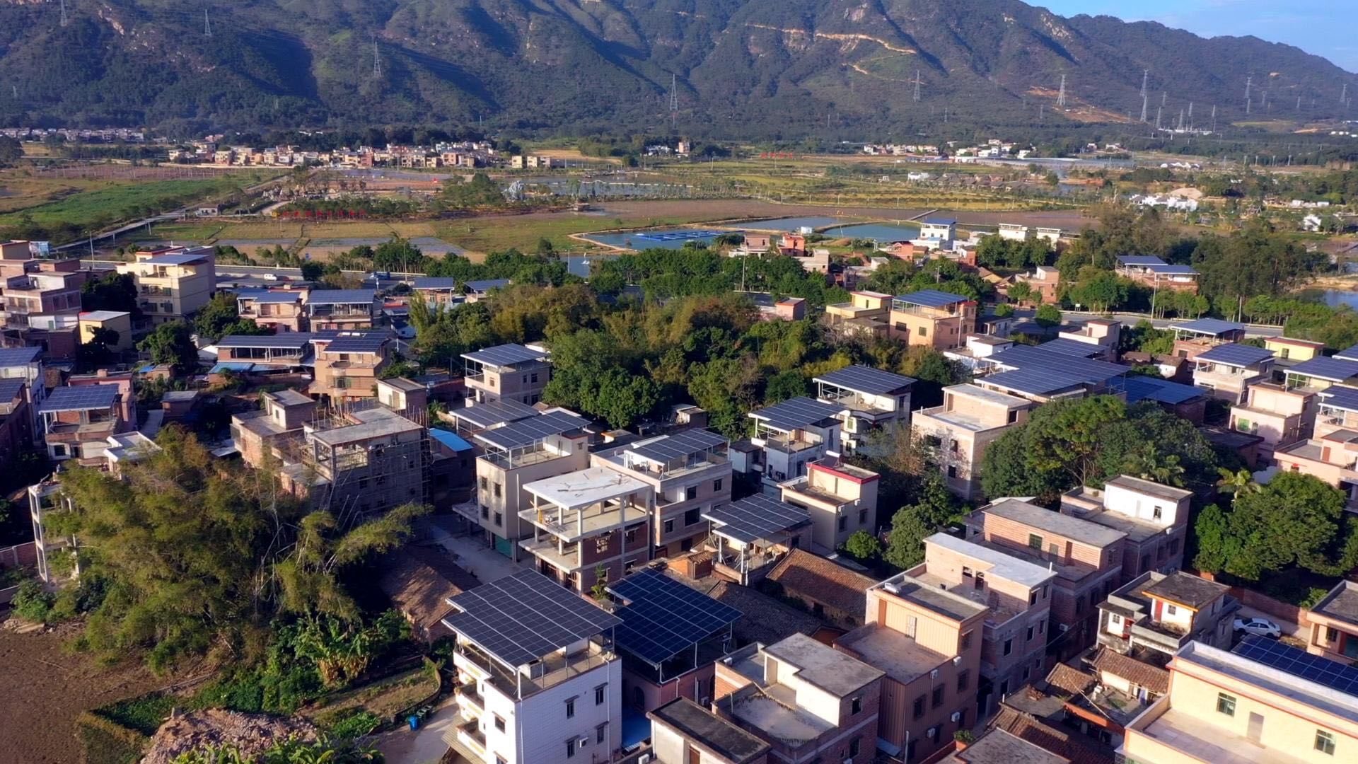 深入實(shí)施農(nóng)村電網(wǎng)鞏固提升工程，戶用光伏等新能源應(yīng)并盡并，大力幫扶推動(dòng)發(fā)展！