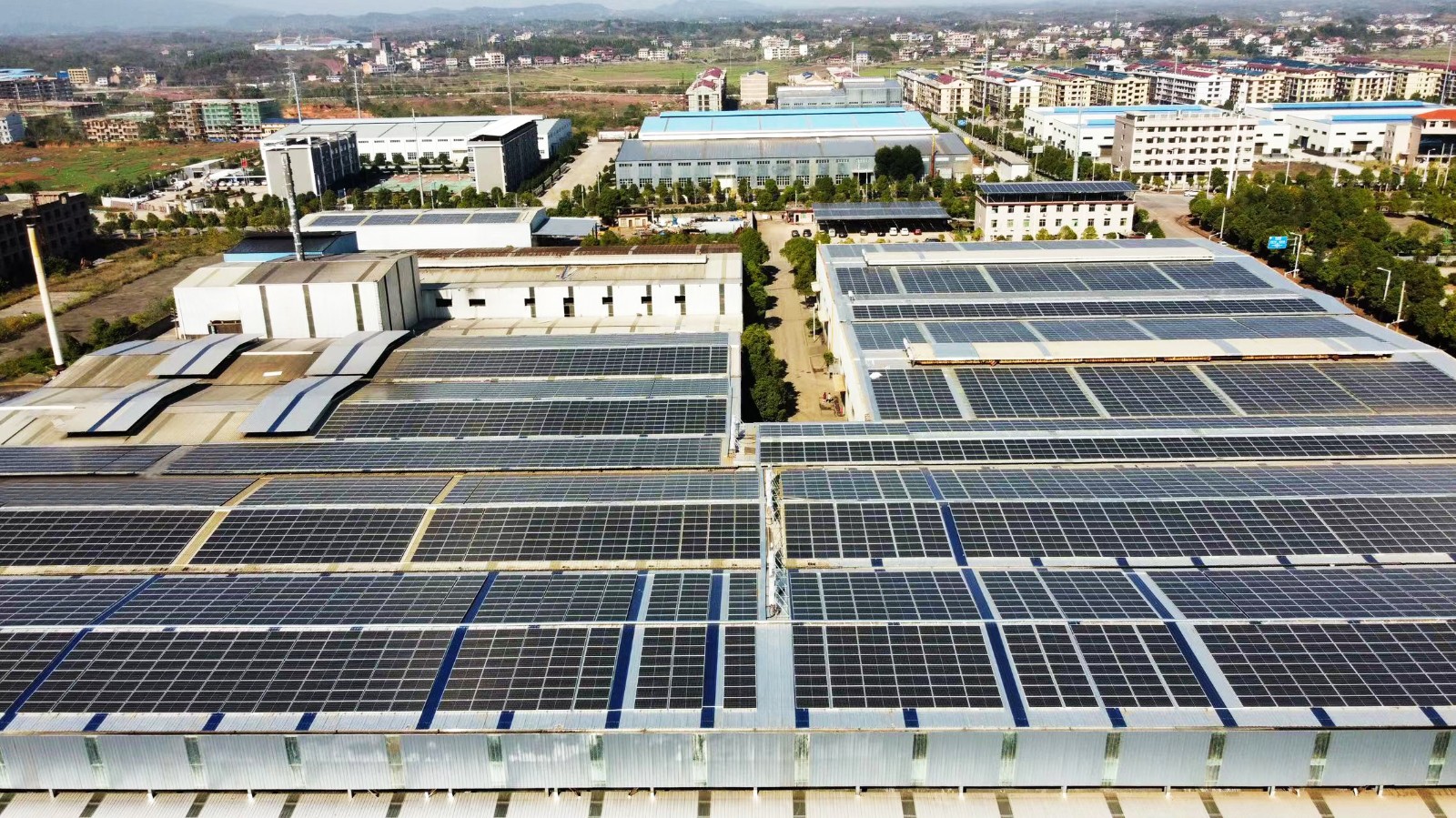 6月以來(lái)，室外溫度居高不下！多地供電緊張，光伏電站或?qū)楣ど虡I(yè)企業(yè)帶來(lái)“用電自由！