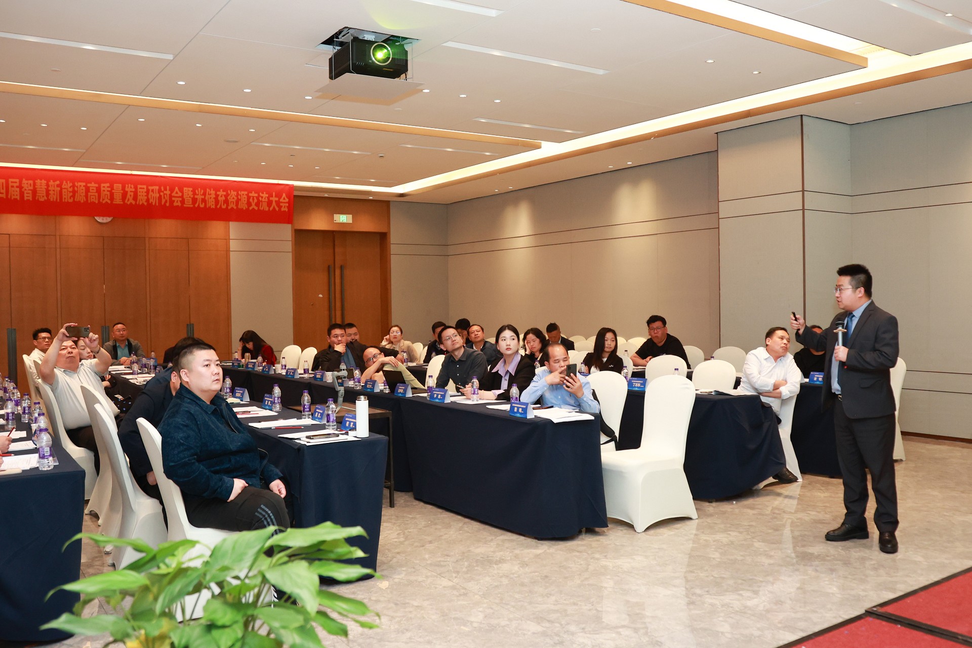 光伏電站_家用太陽能光伏發(fā)電_光伏發(fā)電代理加盟 光伏電站_家用太陽能光伏發(fā)電_光伏發(fā)電代理加盟